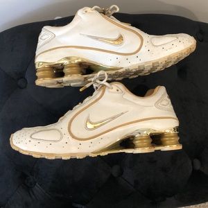 NIKE Shox Limited Edition 2006 Gold Halo Wings